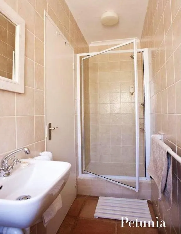 *** Guest house Pinoak Cottages - Constantia Cape Town South Africa