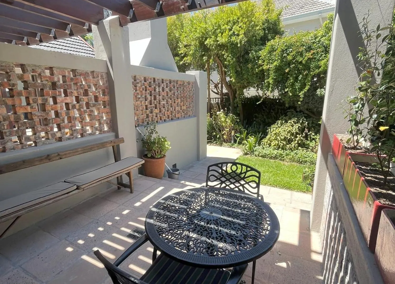 Guest house Pinoak Cottages - Constantia Cape Town
