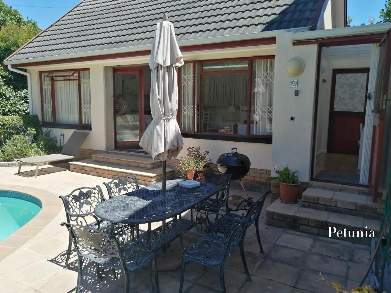 Pinoak Cottages - Constantia Cape Town Guest house