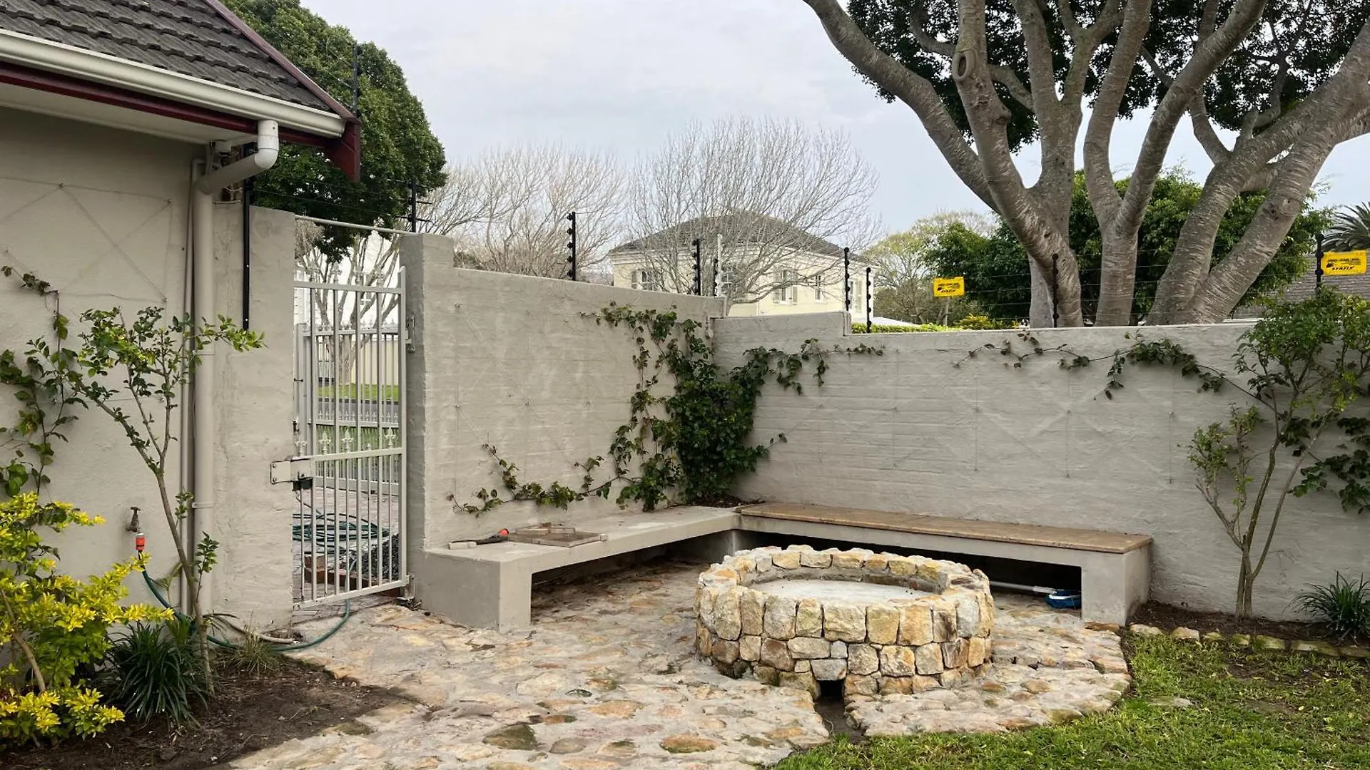 Guest house Pinoak Cottages - Constantia Cape Town